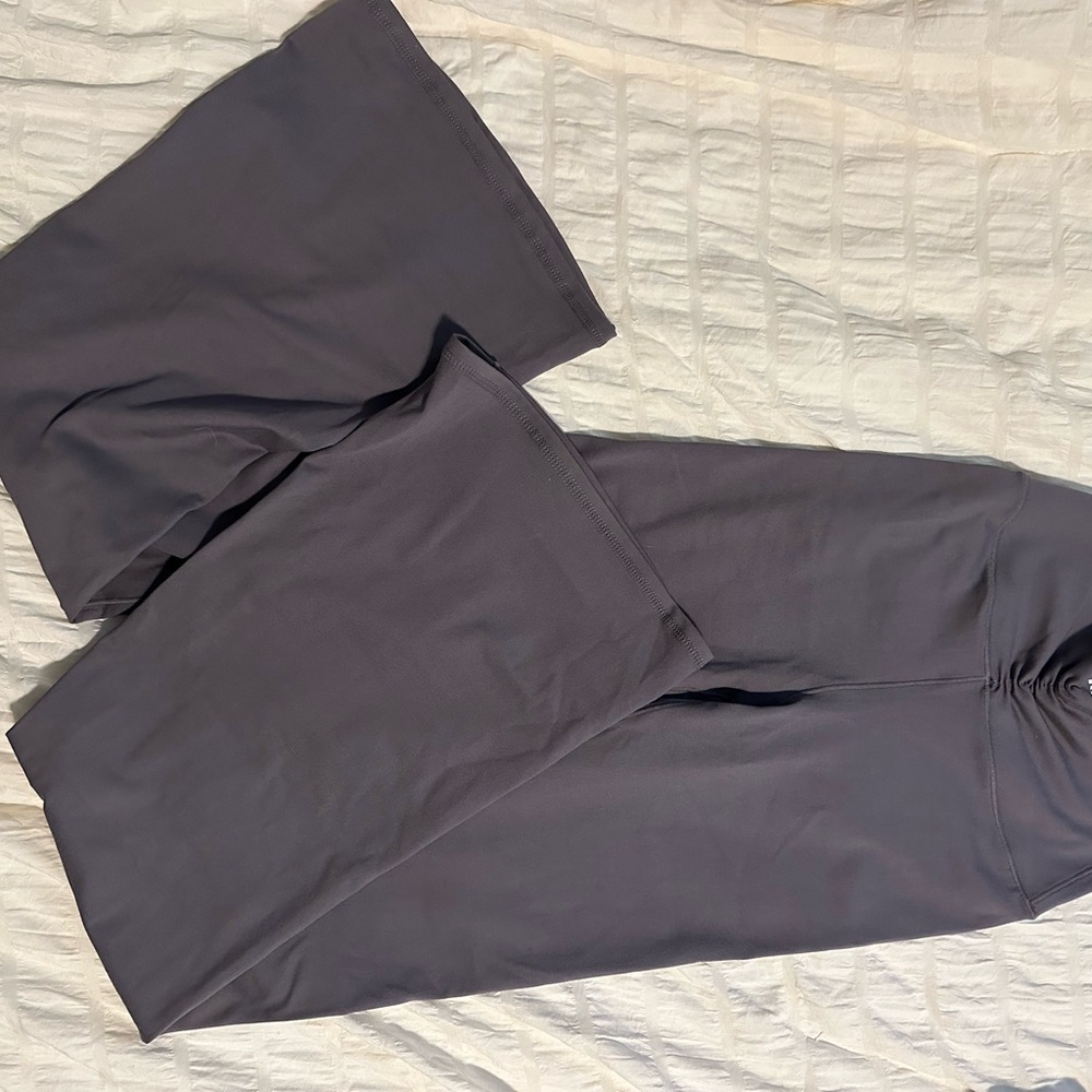 PacSun Purple Leggings Sleek Form-Fitting Design